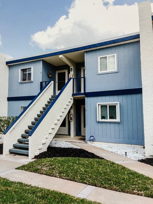 Building Photo - Renovated 2/2 Beacon 21 Condo Waterfront 55+ Community