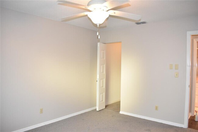 Building Photo - 1906 Canterbury Ln