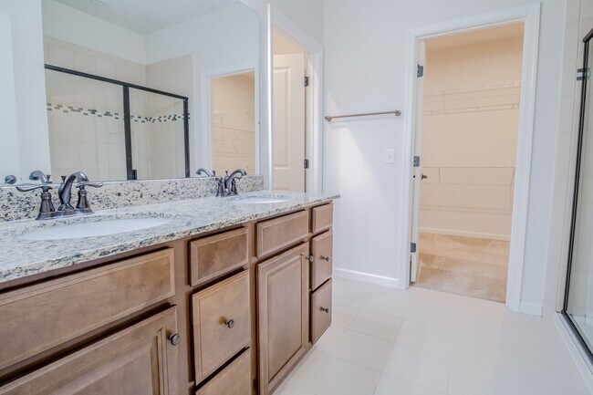 Building Photo - 2048 Oglethorpe Dr