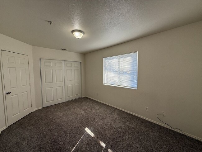 Building Photo - L41900