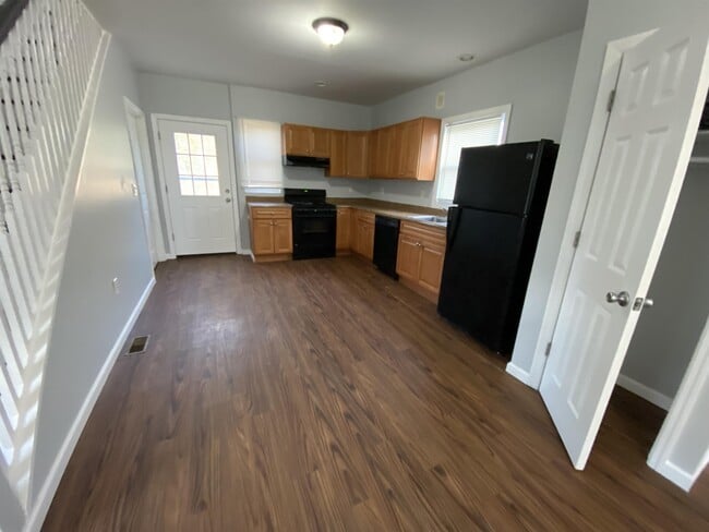 Building Photo - 112 Laurel St