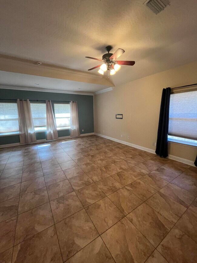 Building Photo - 808 Pine Alley St