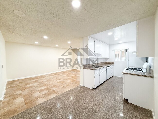 Building Photo - 221 ELM