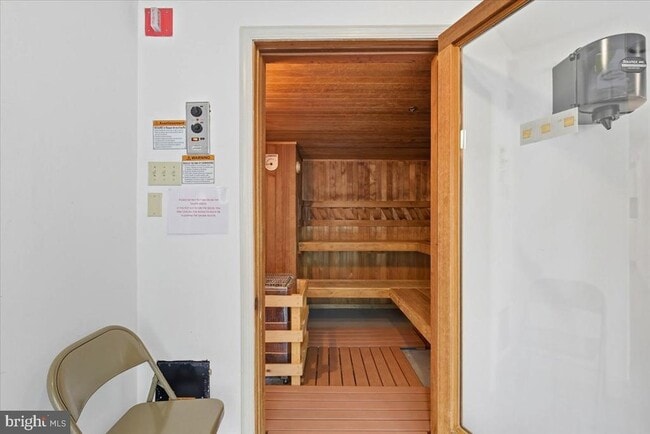 Building Photo - 1524 Lincoln Way