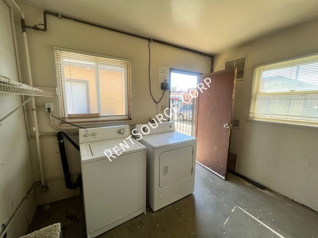 Building Photo - 1 Bedroom Single Story Condo for Rent in P...