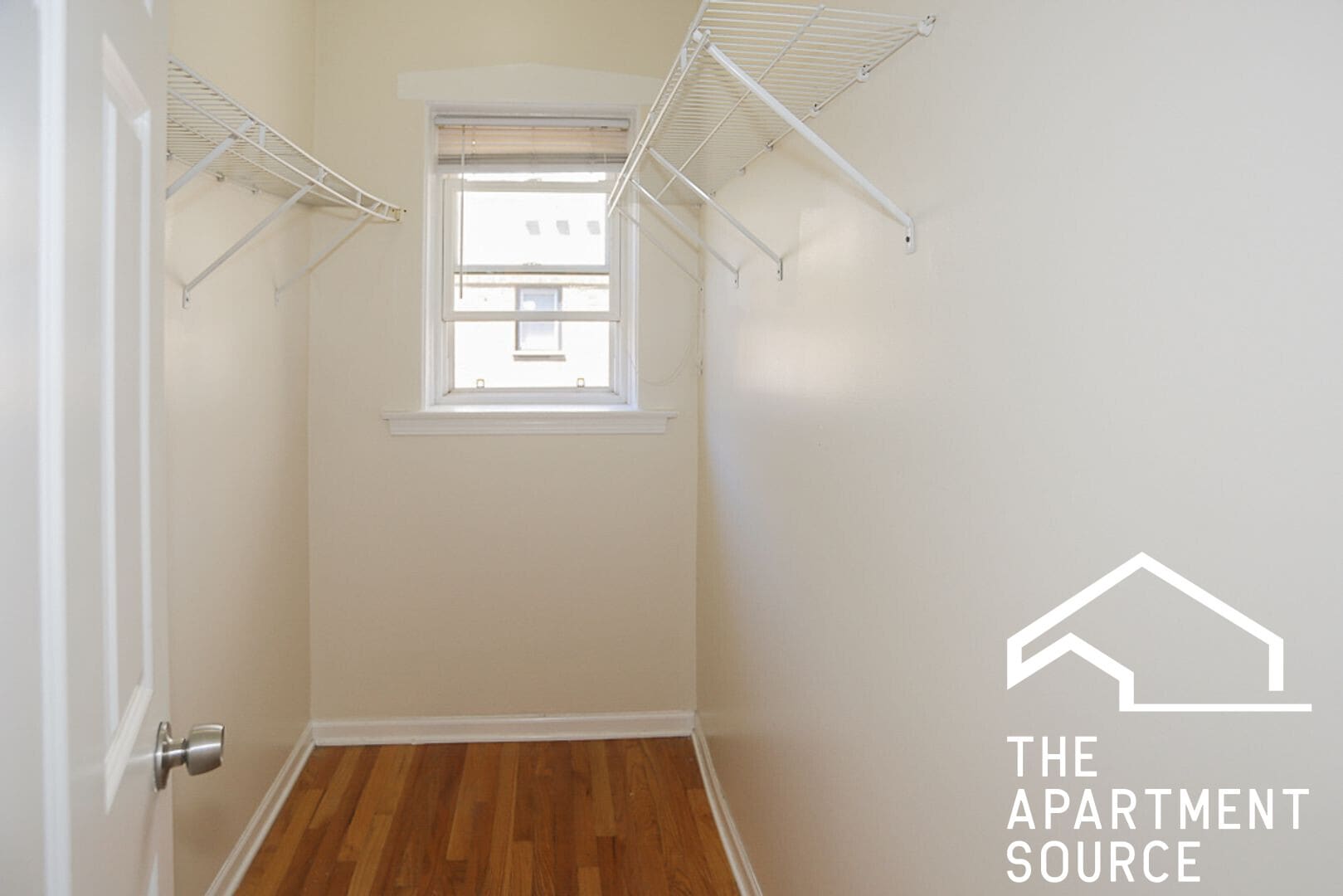 Building Photo - 3912 N Pine Grove Ave