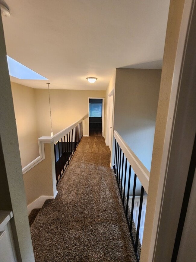 Building Photo - Beautiful 3 Bedroom Townhouse in Timberlane