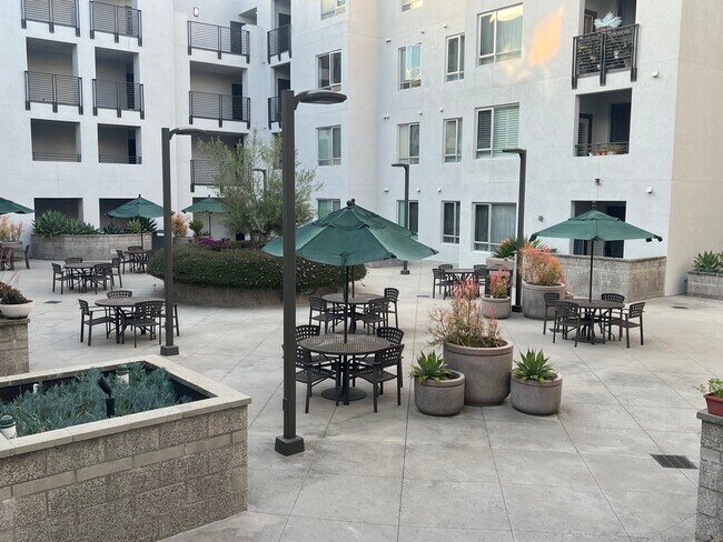 Building Photo - 6400 Crescent Park E