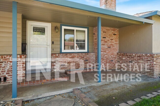 Building Photo - 1107 Meadow Rd