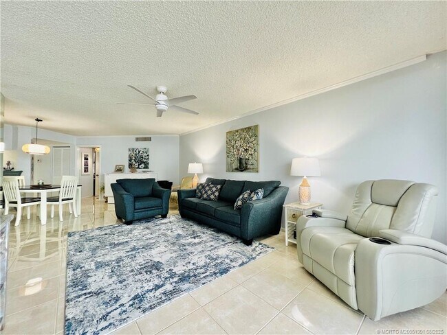 Building Photo - 9500 S Ocean Dr