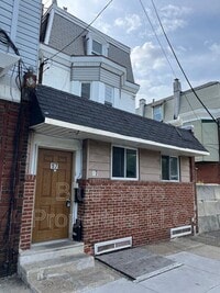 Building Photo - 17 S Church Ln