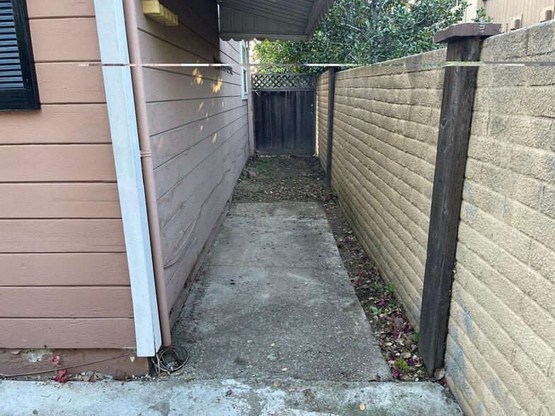 Side Gate - 15040 Los Gatos Blvd
