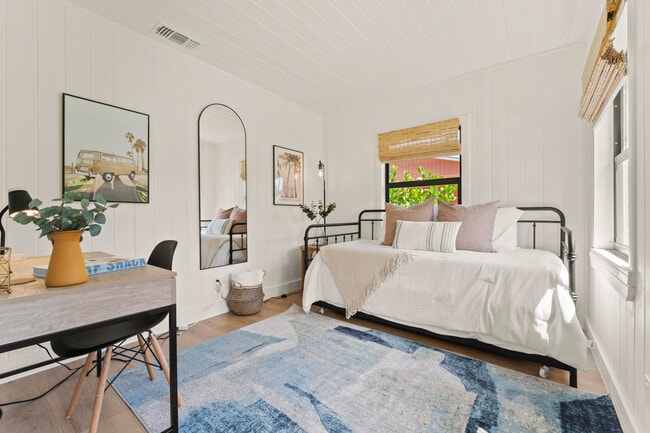 Building Photo - 721 Dobbins St