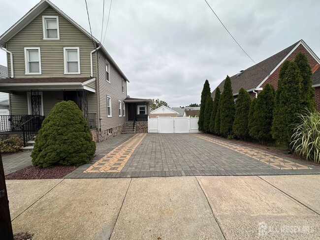 Building Photo - 13 Idlewild Ave