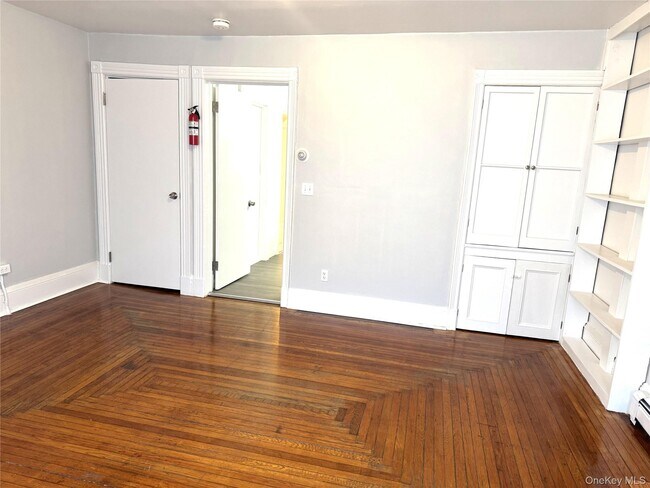 Building Photo - 43 Linden Ave