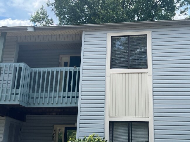Building Photo - 10933 Harrowfield Rd