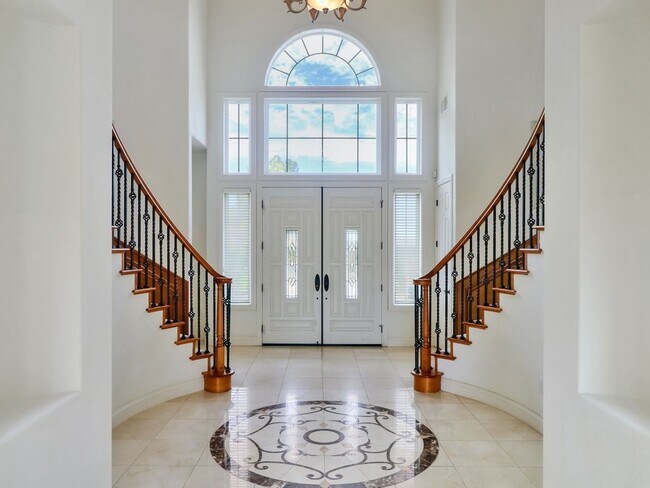 Building Photo - Beautiful custom home in The Promontory in...