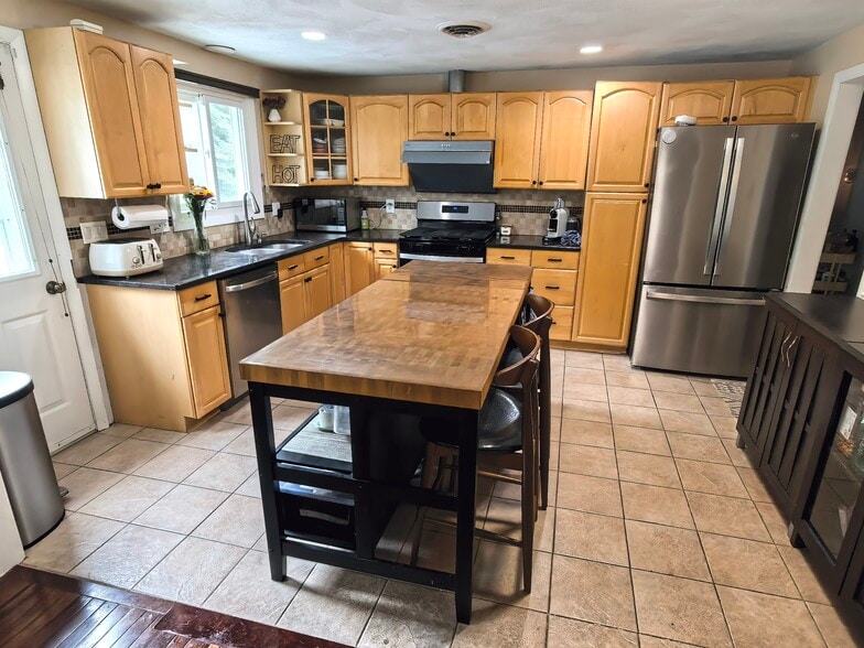 Kitchen - 22 Howard Farm Rd