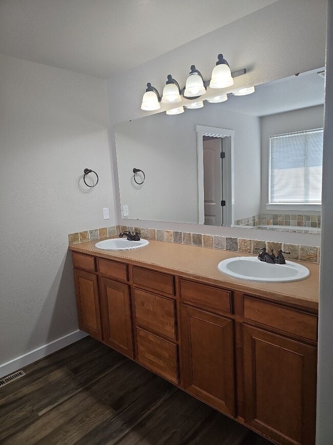 Building Photo - 6214 N Silver Elm Way