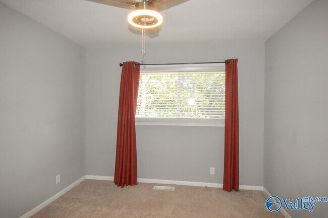 Building Photo - 4624 Daugette Dr NW