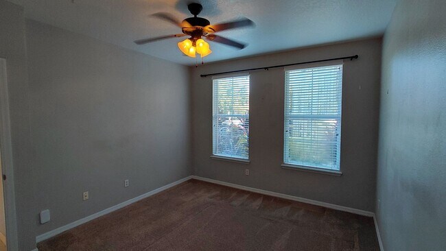 Building Photo - 3 Bedroom, 2 Bath Condo in Lakeside at Lakes of Windermere