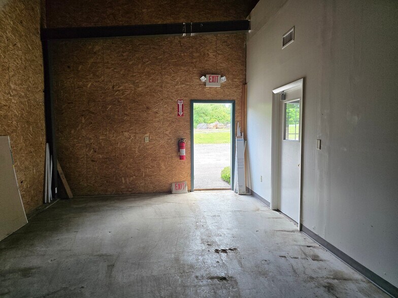 Building Photo - 443 Fairwood Rd