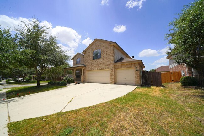 Building Photo - Spacious Home in Cibolo with 3 Car Garage! Realor Commission: $750