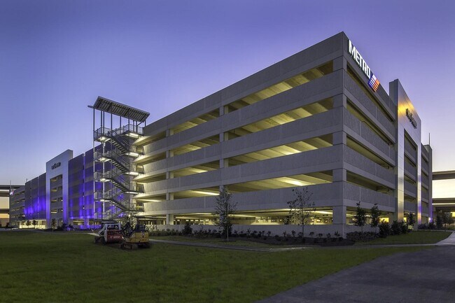 Building Photo - 2727 Carriage Hollow Ln