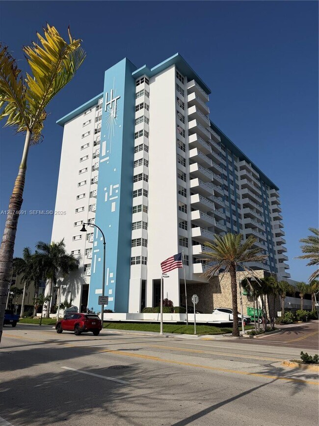 Building Photo - 3111 N Ocean Dr