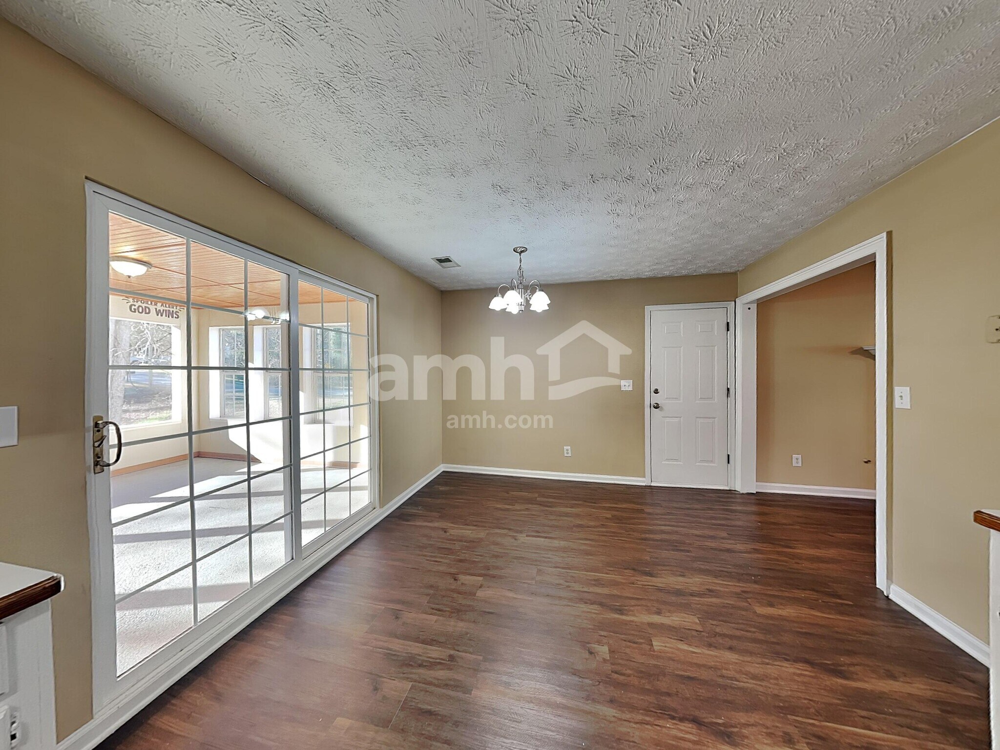 Building Photo - 685 Oxford Hall Dr SW