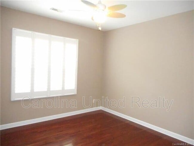 Building Photo - 11017 Valley Spring Dr