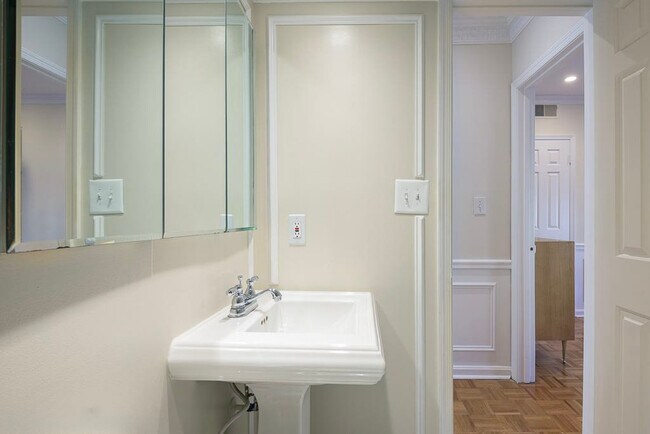 Building Photo - 1753 Q St NW