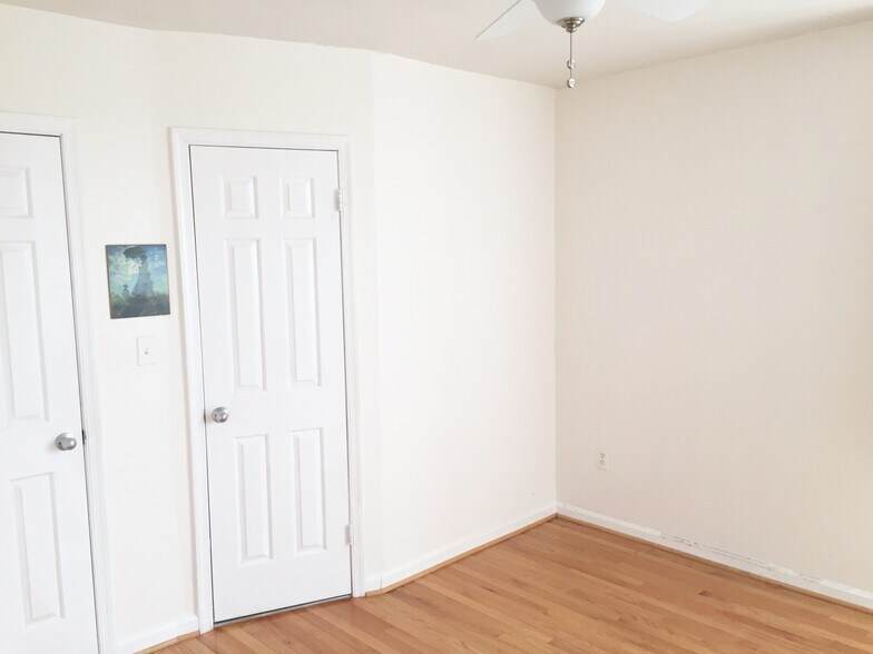 Building Photo - 730 11th St NE