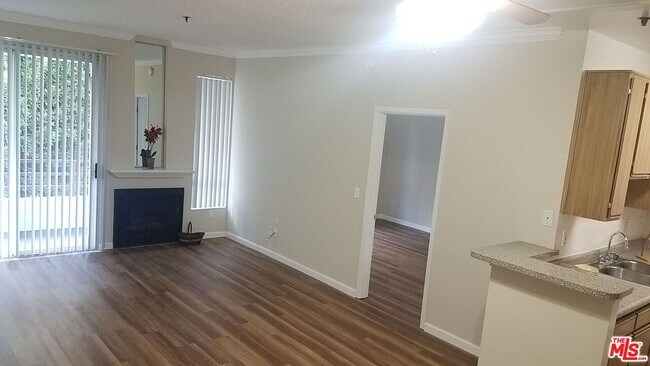 Building Photo - 1325 N Sierra Bonita Ave