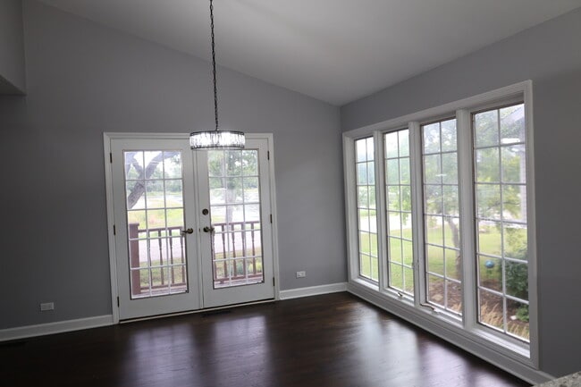 Building Photo - 1401 Hillside Ln