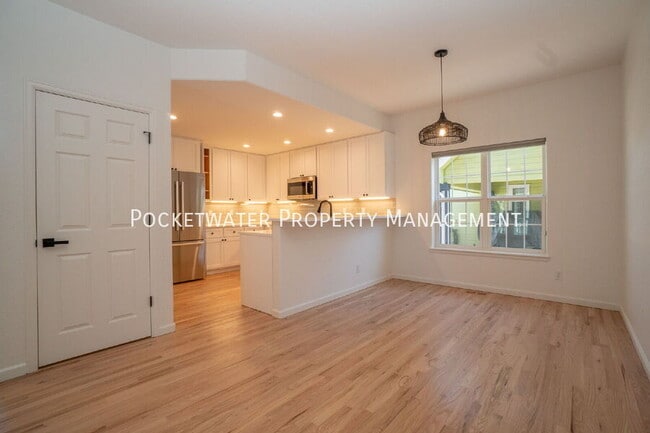 Building Photo - 1237 St John St