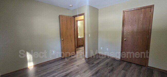 Building Photo - 5308 Gardenview Ave