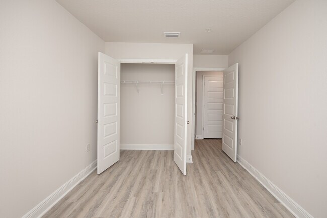 Building Photo - 8706 Meadow Flower Ln