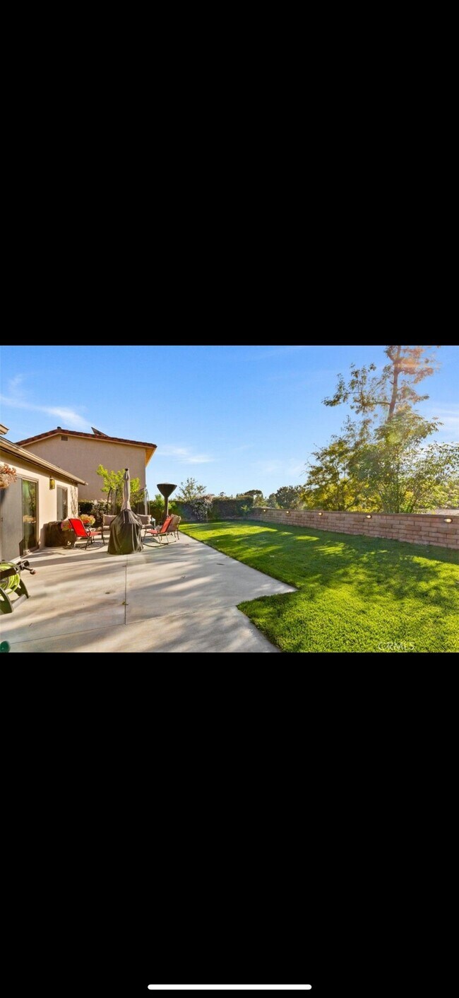 Building Photo - 24911 Via Santa Cruz