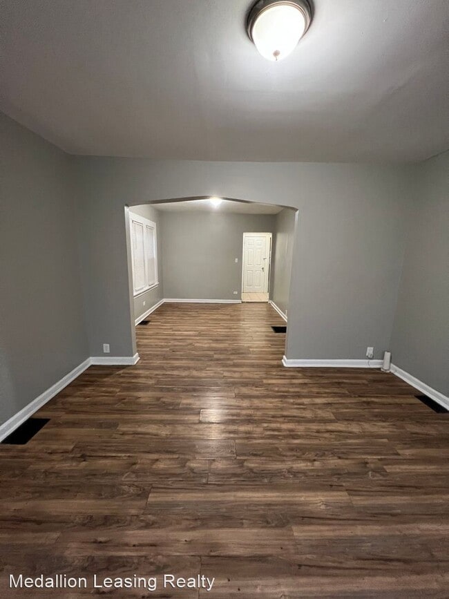 Building Photo - 4 br, 2 bath House - 7312 S Oakley Ave