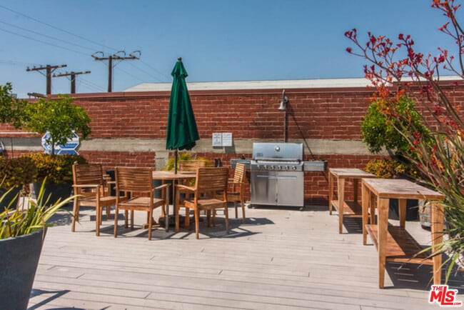 Building Photo - 500 Molino St