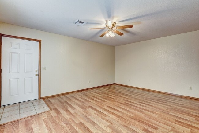 Building Photo - 10616 White Oak Canyon Rd, Oklahoma City, OK 73162