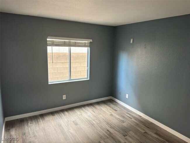 Building Photo - 4030 E Carey Ave