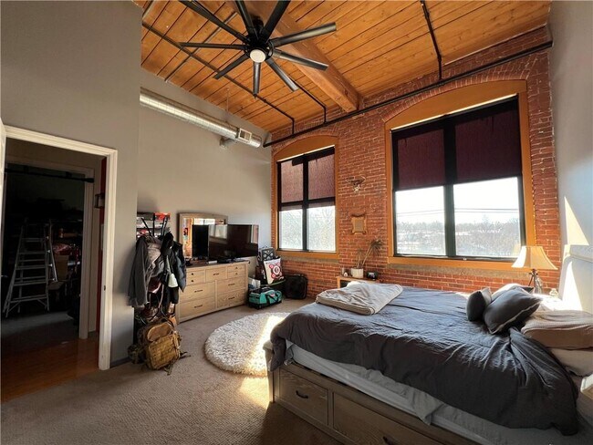 Building Photo - 1117 Douglas Ave