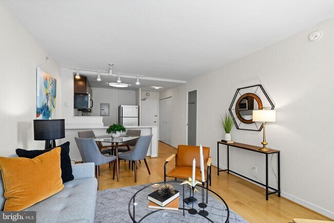 Building Photo - 1101 3rd St SW