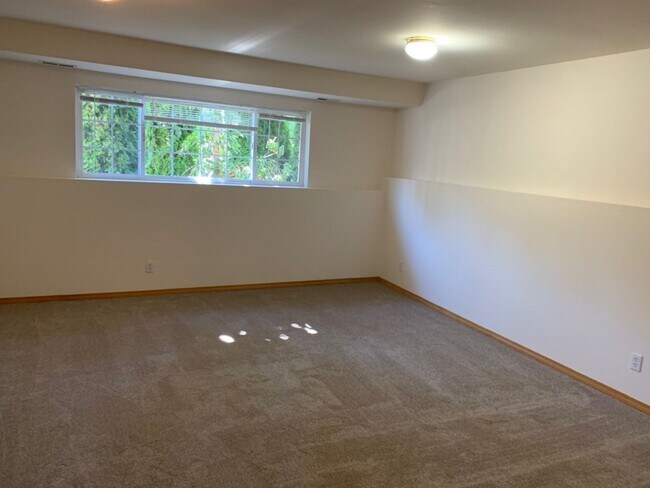 Building Photo - Newly remodel 4 bed 3 bath home in Shoreline