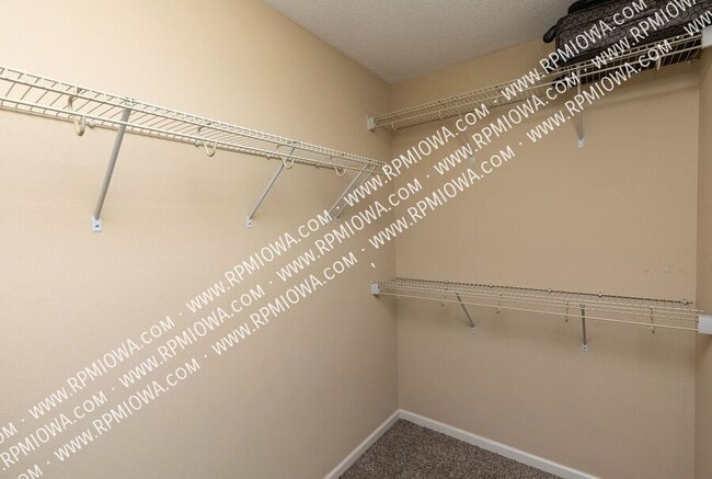 Building Photo - 9155 Coneflower Dr