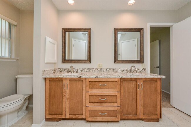 Building Photo - 2119 Landcircle Ct