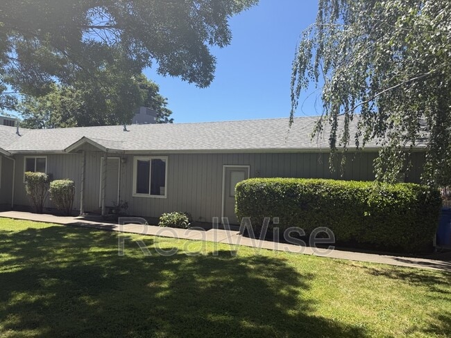 Building Photo - 1636 Leonard Rd
