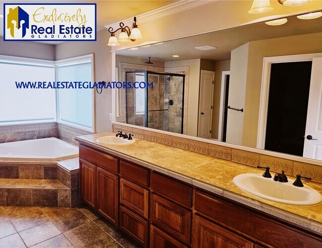 Building Photo - Stunning 4-Bedroom Home for Rent in Bothell!